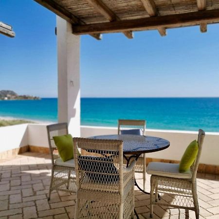 شقة Beachfront House Geremeas Sardegna المظهر الخارجي الصورة